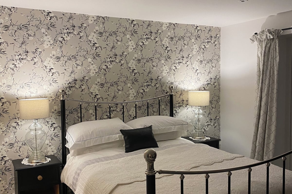 Luxury Double Room, Garden View (The Hereford Room)
