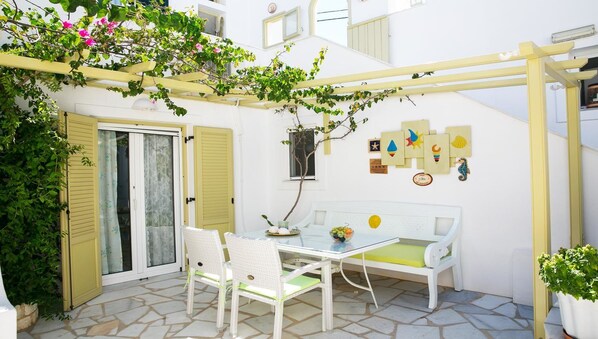 Terrace/patio - Leonardos Apartments (Paros)