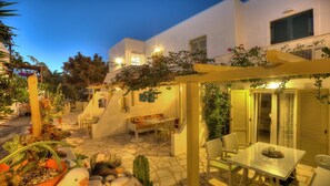 Property grounds - Leonardos Apartments (Paros)