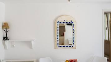 Studio | Living area | TV