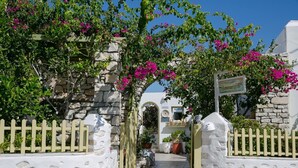 Exterior - Leonardos Apartments (Paros)