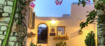 Leonardos Apartments