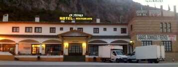 Fachada del alojamiento - Noche