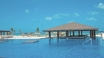 4 outdoor pools, sun loungers