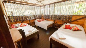 Premium bedding, free WiFi