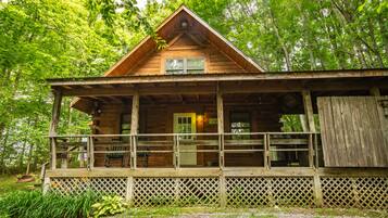 Spencer Cabin, 3 Bedrooms, Hot Tub | Iron/ironing board, free WiFi, bed sheets