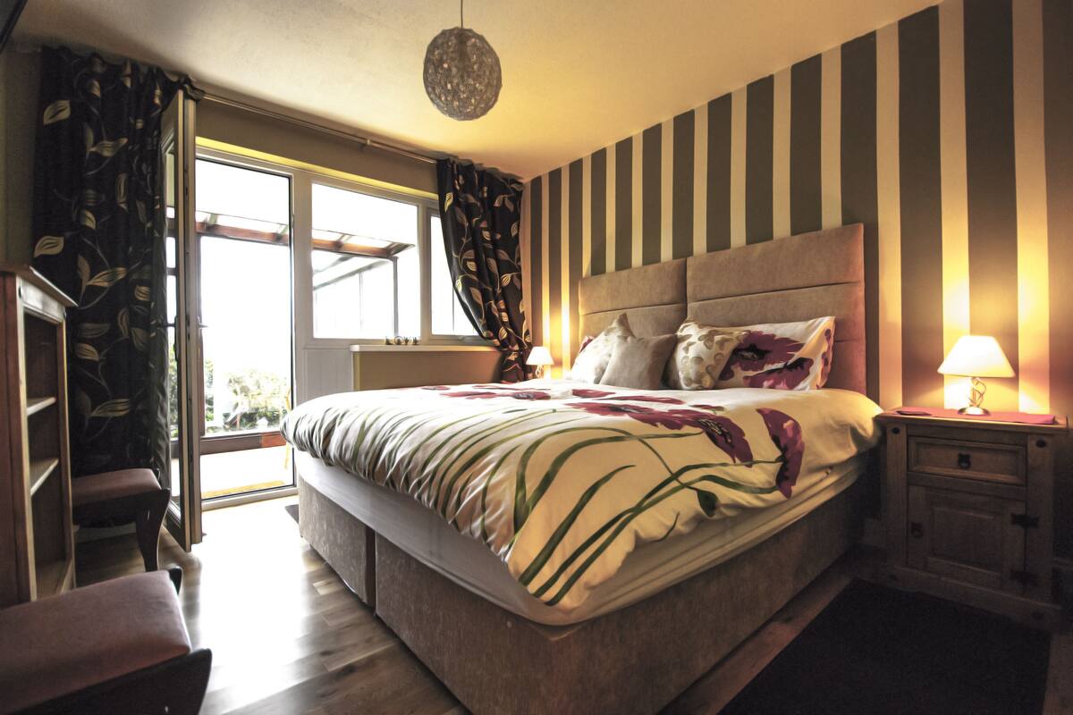 Superior Double Room, 1 King Bed, Private Bathroom, Valley View | Free WiFi