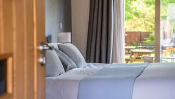 Deluxe Double or Twin Room, Accessible, Ensuite (Super-king Bed) | 1 bedroom, soundproofing