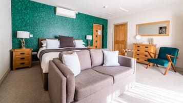 Phòng Suite Deluxe, phù hợp cho người khuyết tật, quang cảnh vườn | 1 phòng ngủ, phòng cách âm