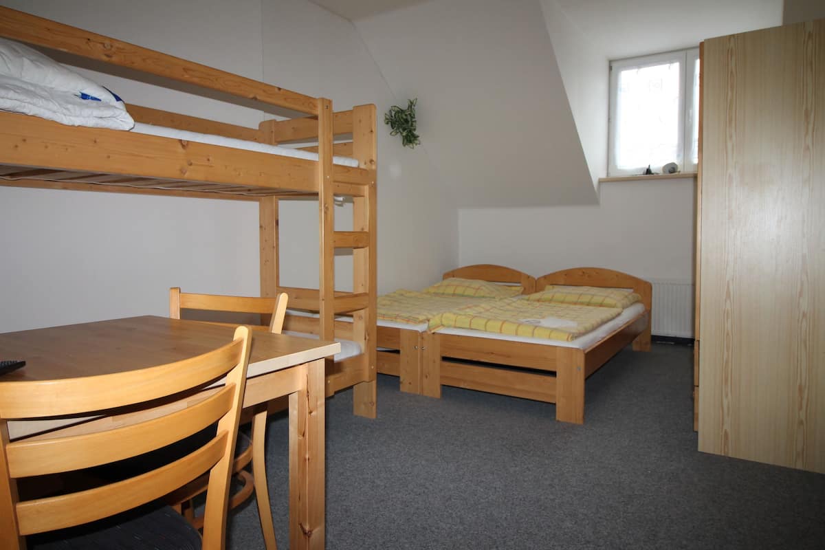 Quadruple Room, Ensuite | Living area | Flat-screen TV