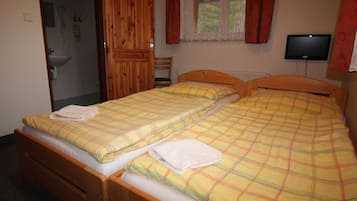 Twin Room, Allergy Friendly | Desk, free cots/infant beds, rollaway beds, free WiFi