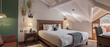 Art Balcony Superior | Literie de qualité, couette en duvet, coffre-fort, bureau