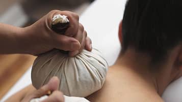 Couples treatment room(s), sauna, hot tub, steam room