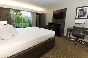 ستائر تعتيم ومكواة/لوح كي وملاءات أسرّة