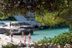 On the beach - Apartamentos Cala Blanca (Ciutadella de Menorca)