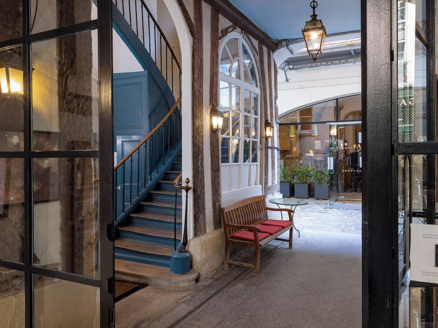 Sengetøy av topp kvalitet, safe på rommet og barnesenger (inkludert)