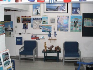 Lobby sitting area - Hotel Asimina (Santorini)