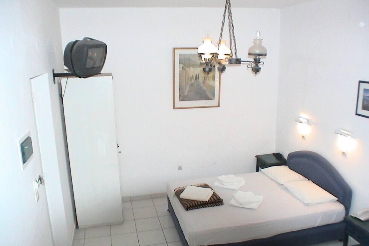 Double Room | Iron/ironing board (on request), WiFi (free)
