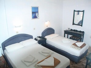 Triple Room - Hotel Asimina (Santorini)