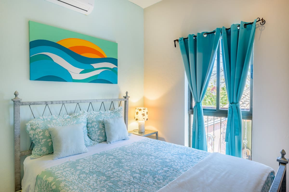 Kamar Double | Didekorasi berbeda-beda dan dilengkapi dengan perabotan berbeda-beda