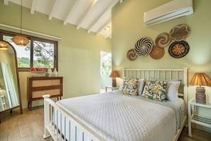 Superior Studio Suite, 1 Queen Bed | Individually decorated, individually furnished, free WiFi, bed sheets - Casa Leona (Tamarindo)