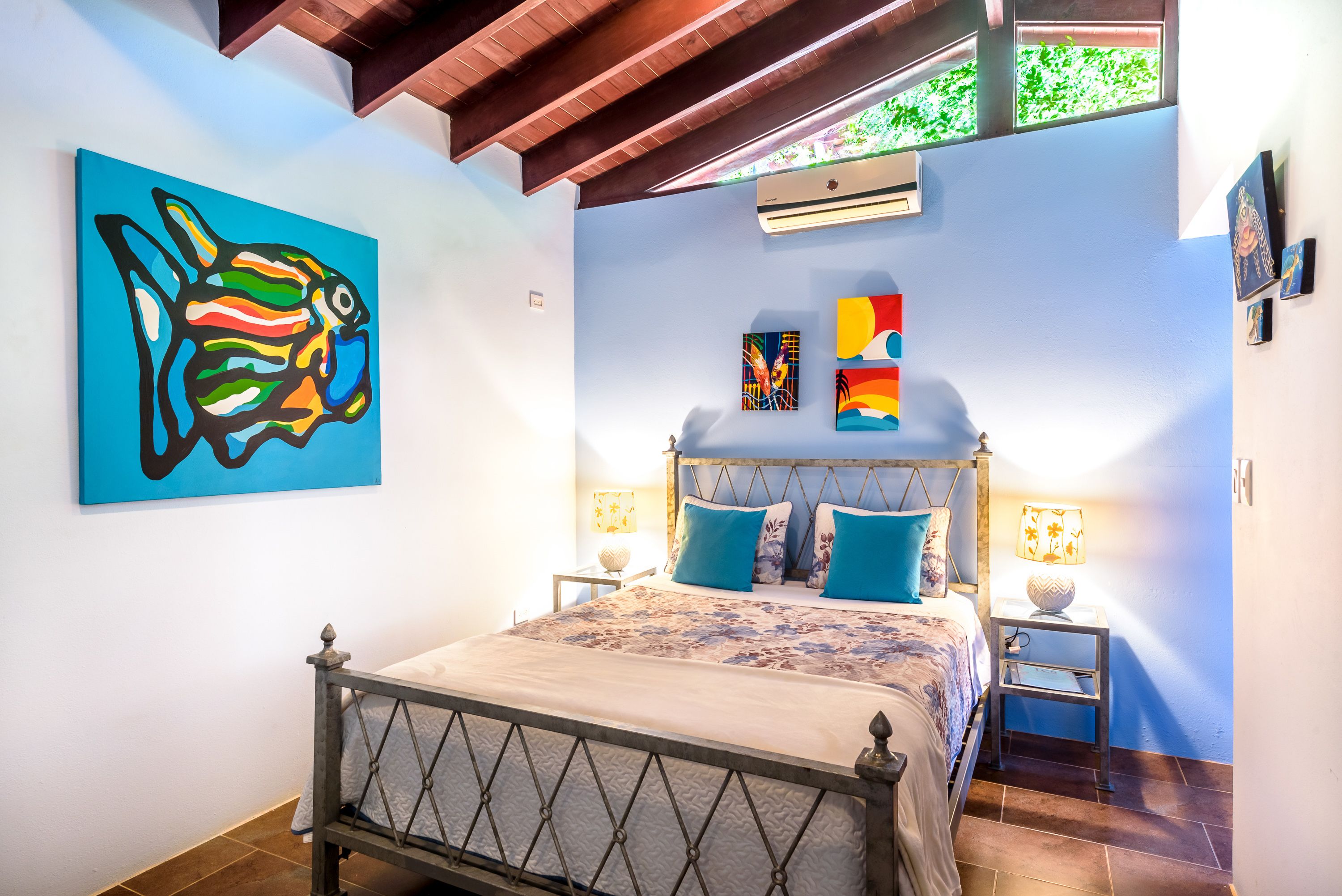 Quarto, 1 cama de casal | Wi-Fi de cortesia, individualmente decorados, individualmente mobiliados