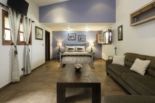 Decoración personalizada, muebles diferentes y wifi gratis 