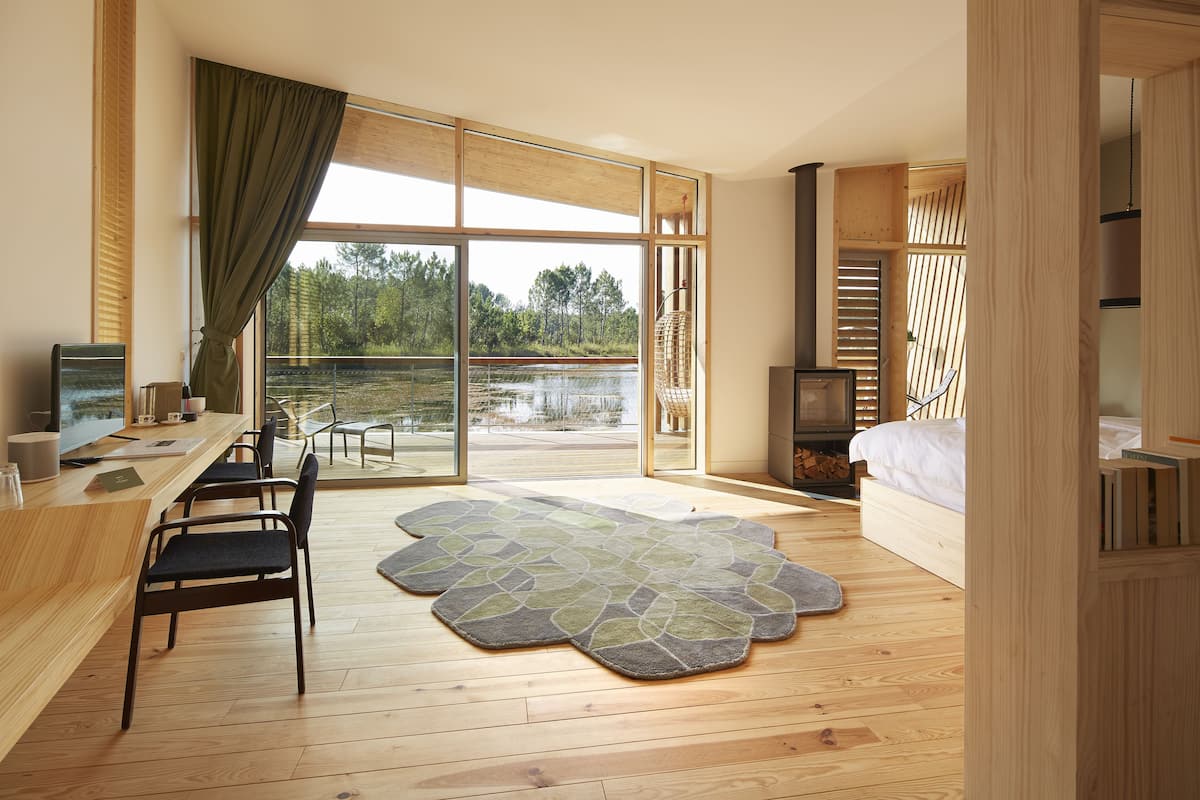 Luxury-Doppelzimmer, barrierefrei, Seeblick | Hochwertige Bettwaren, kostenlose Minibar, Zimmersafe, Schreibtisch