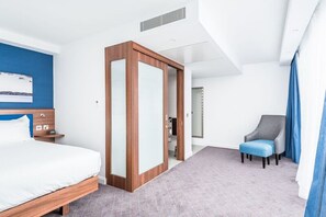 客房, 1 張加大雙人床, 非吸煙房 | 客房內保險箱、書桌、筆電工作空間、熨斗/熨衣板