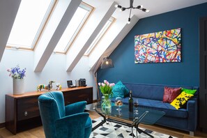 Suíte, 1 quarto | Roupas de cama premium, frigobar, cofres nos quartos