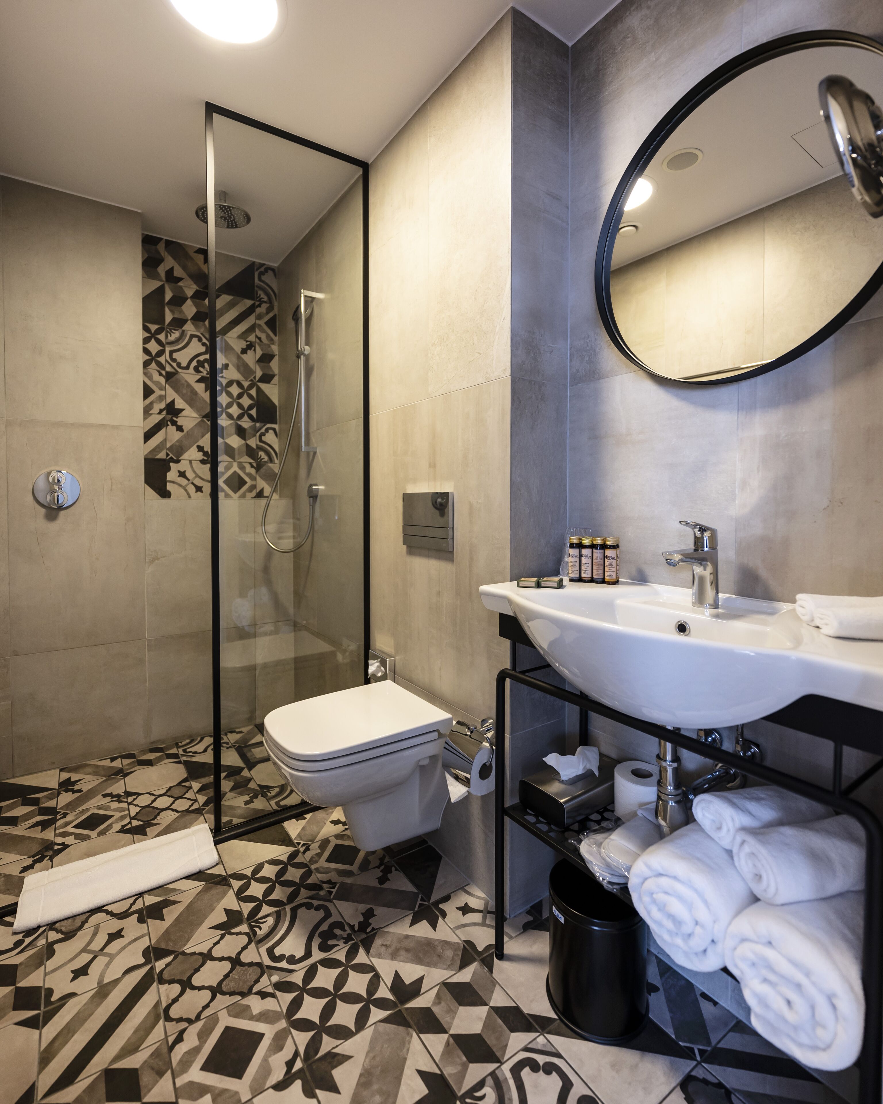 premium room, 1 king bed, city view | bathroom | combined shower/bathtub, free toiletries, hair dryer, bathrobes