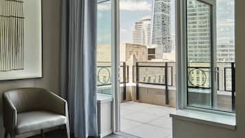 1 bedroom, premium bedding, minibar, in-room safe