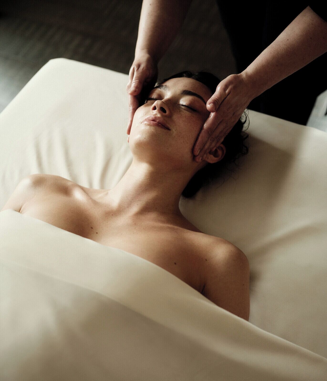 Couples treatment rooms, steam room, body treatments, aromatherapy