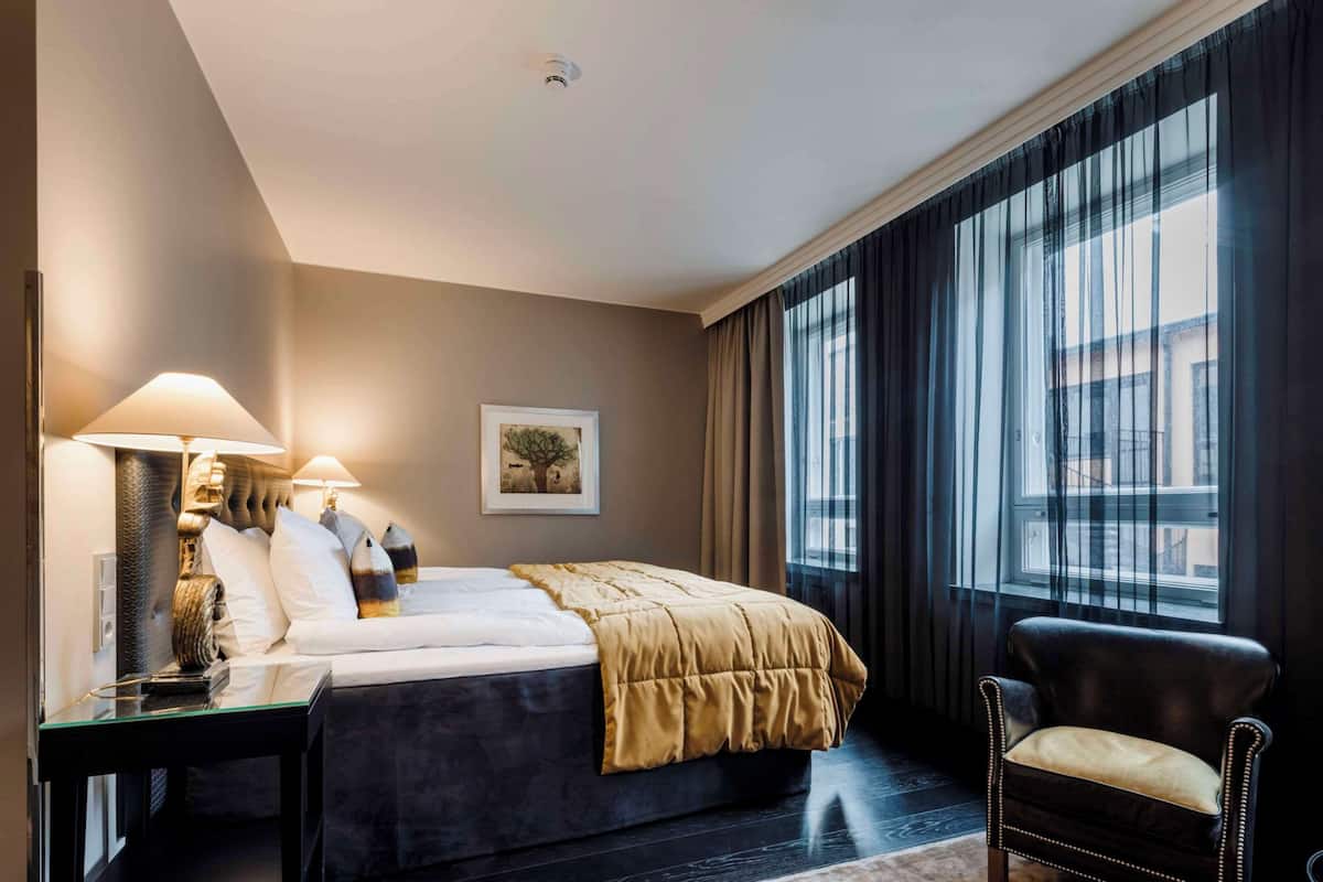 Superior Room | Premium bedding, down comforters, pillowtop beds, minibar