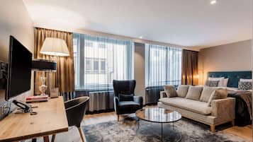 Deluxe Room | Premium bedding, down comforters, pillowtop beds, minibar