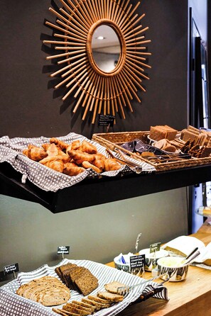 Free daily buffet breakfast - Hotel F6 (Helsinki)