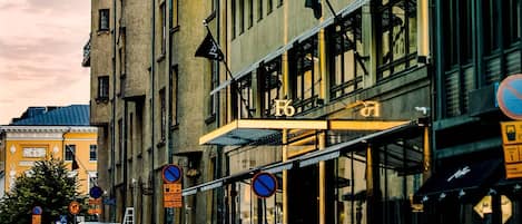 المنشأة من الخارج