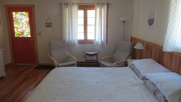 Habitación doble Confort, 1 cama Queen size, vista al río, junto a la montaña | Sábanas de algodón egipcio, ropa de cama de alta calidad y edredón