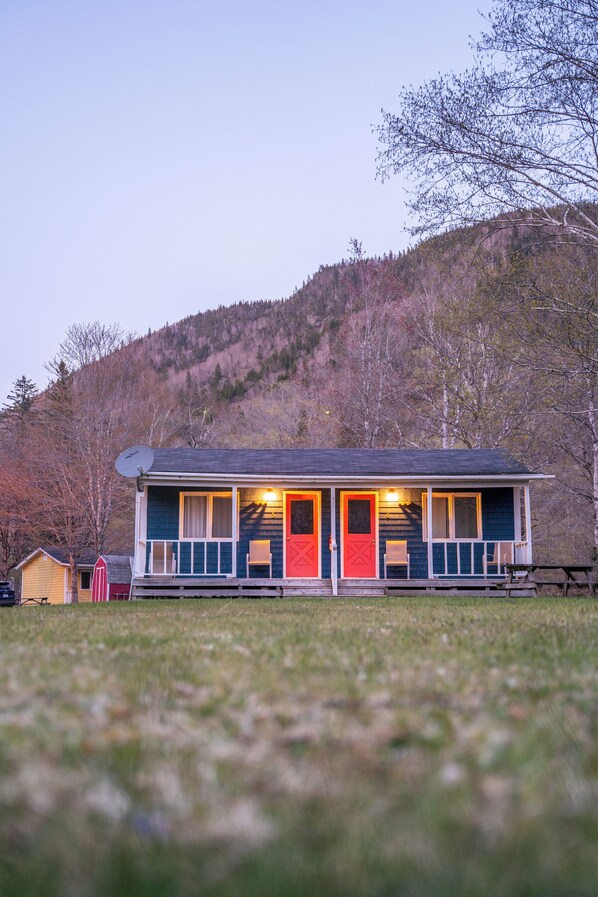 Room - Big Intervale Fishing Lodge (Big Intervale)