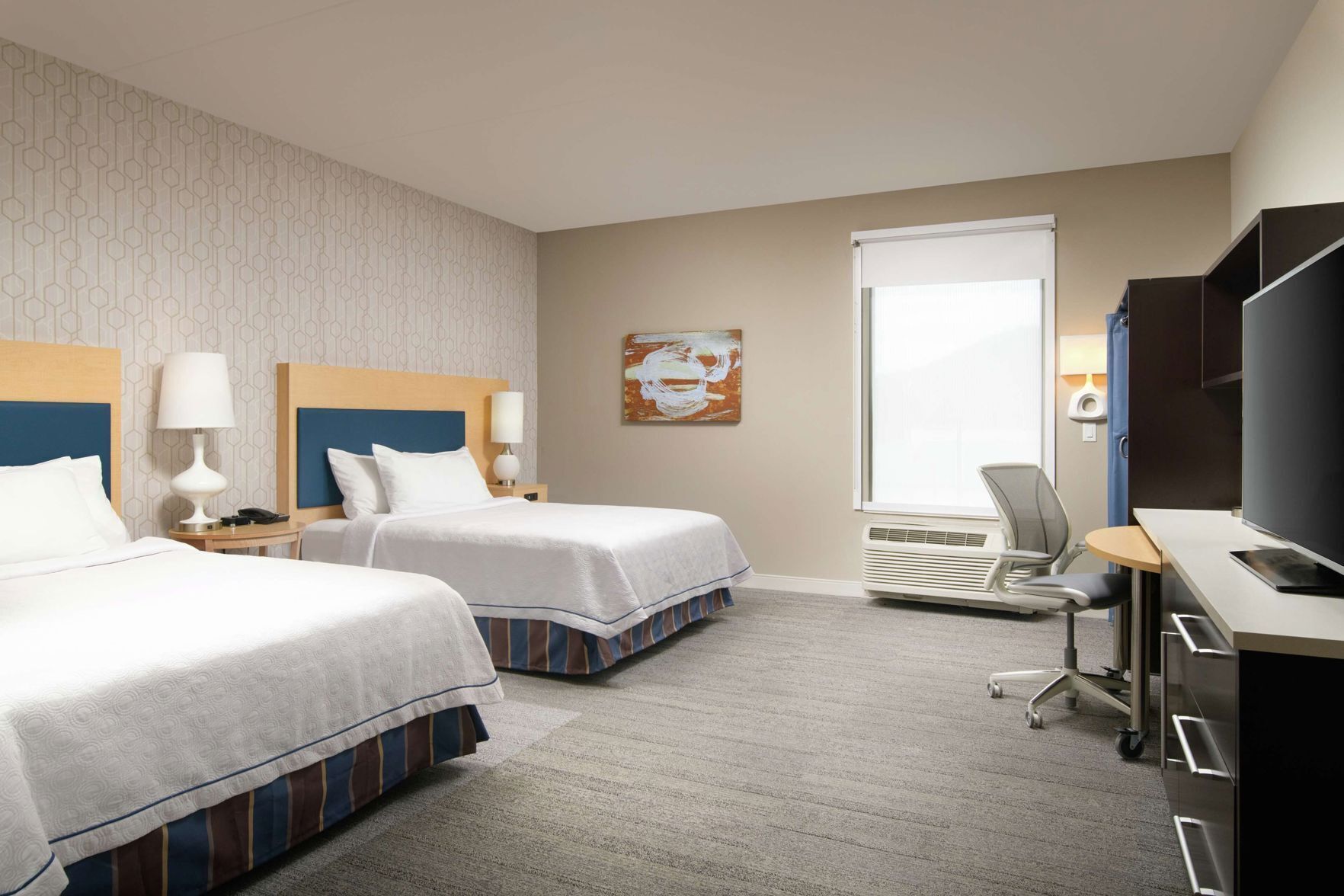Premium bedding, in-room safe, desk, blackout drapes