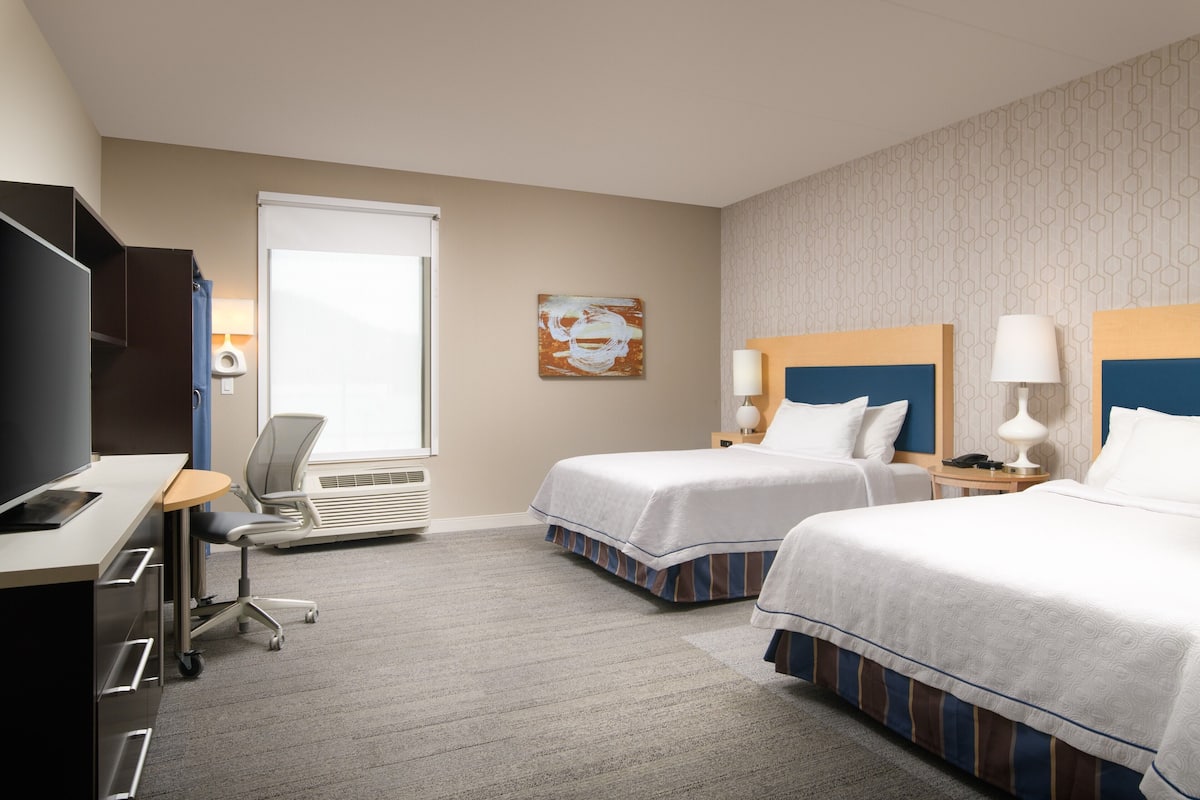 1 bedroom, premium bedding, in-room safe, desk