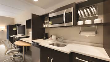 1 bedroom, premium bedding, in-room safe, desk