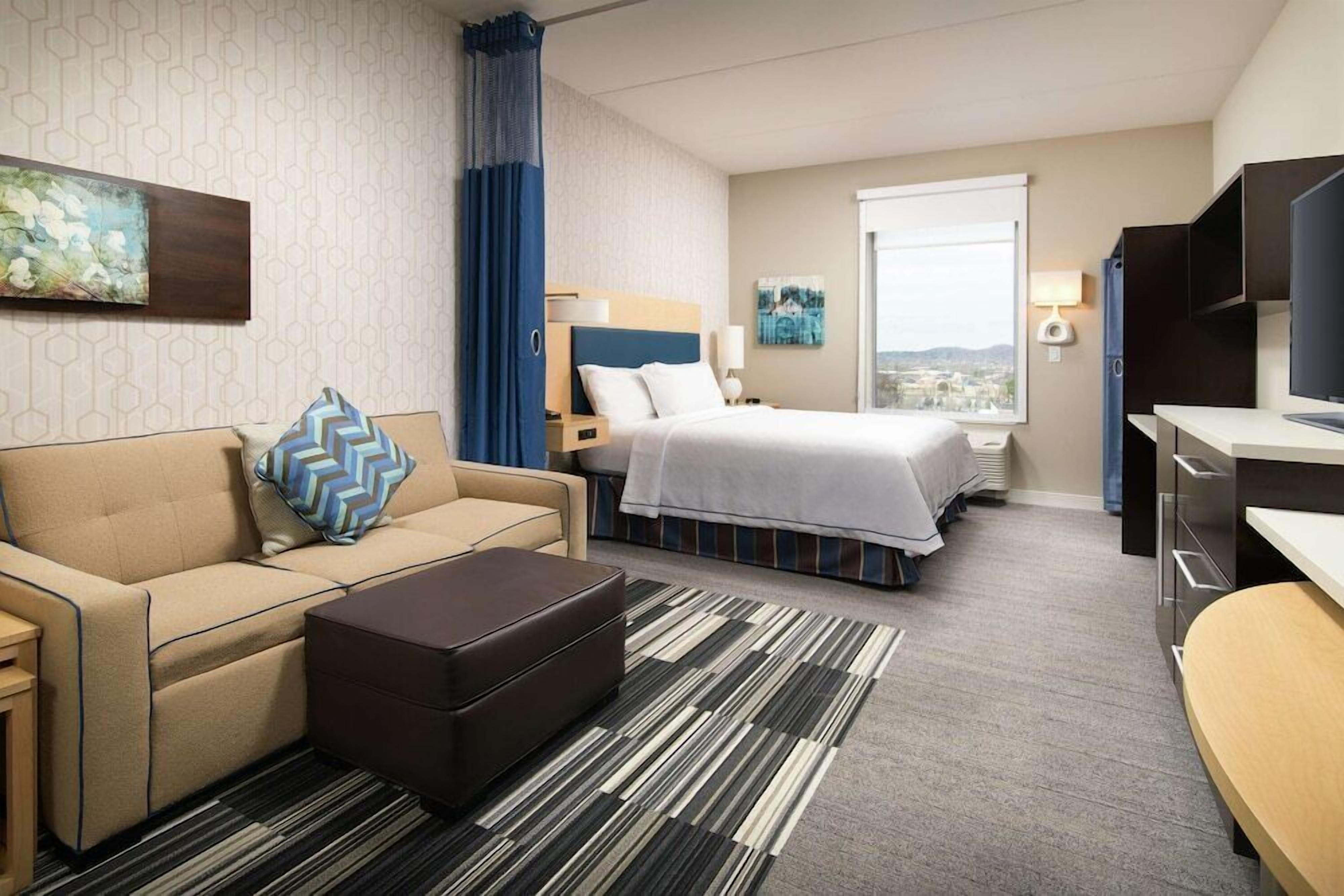 Premium bedding, in-room safe, desk, blackout drapes