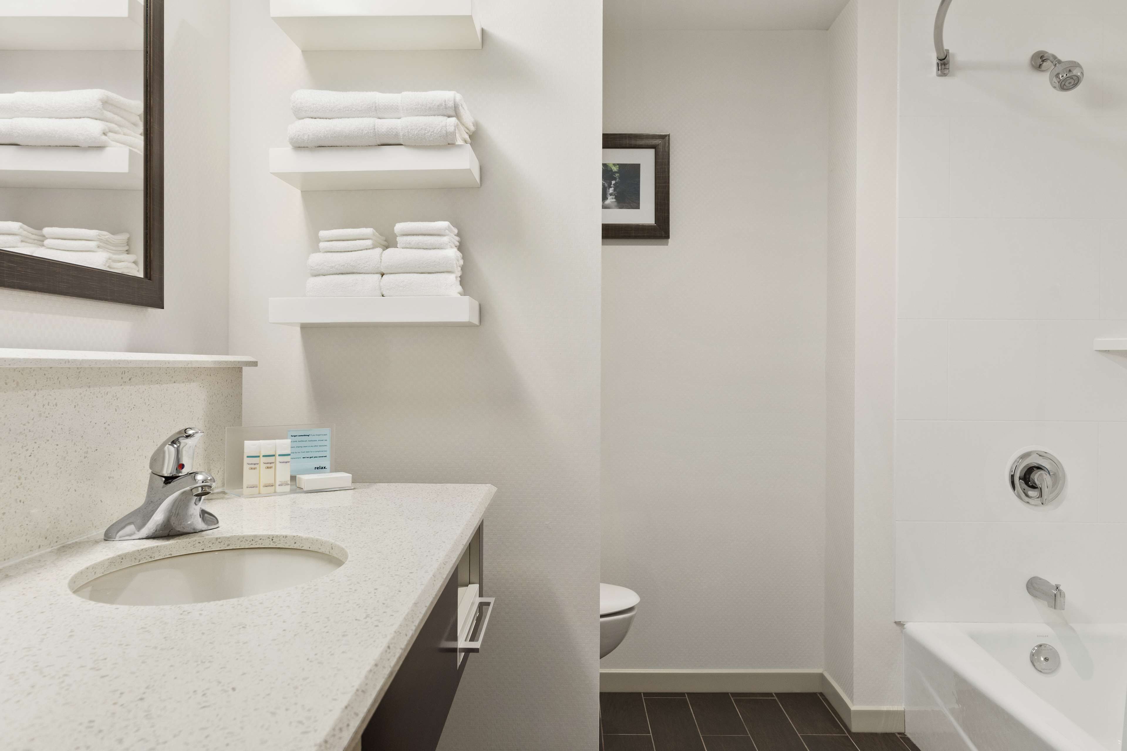 hydromassage showerhead, free toiletries, hair dryer, towels