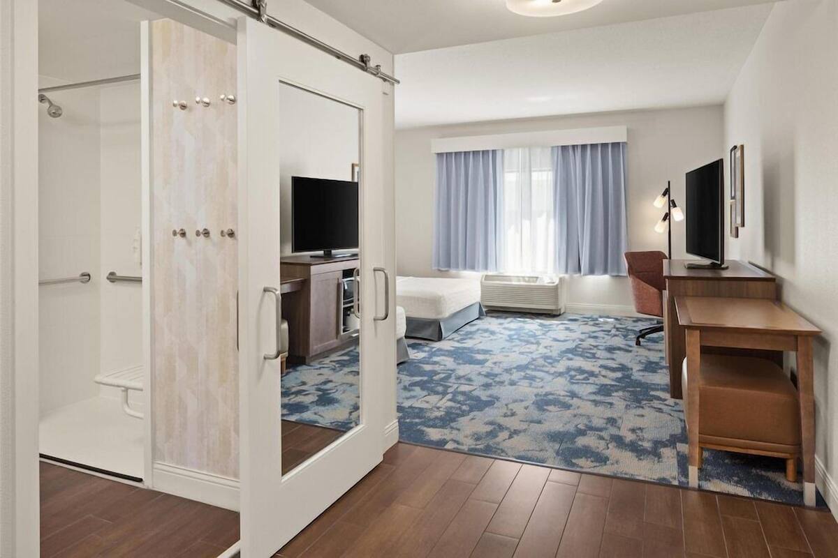 In-room safe, desk, blackout curtains, free WiFi
