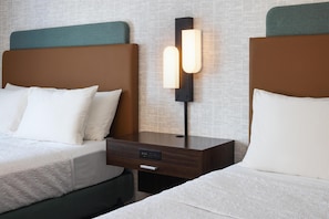 In-room safe, desk, blackout curtains, free WiFi - Hampton Inn Minneapolis-Roseville (Roseville)