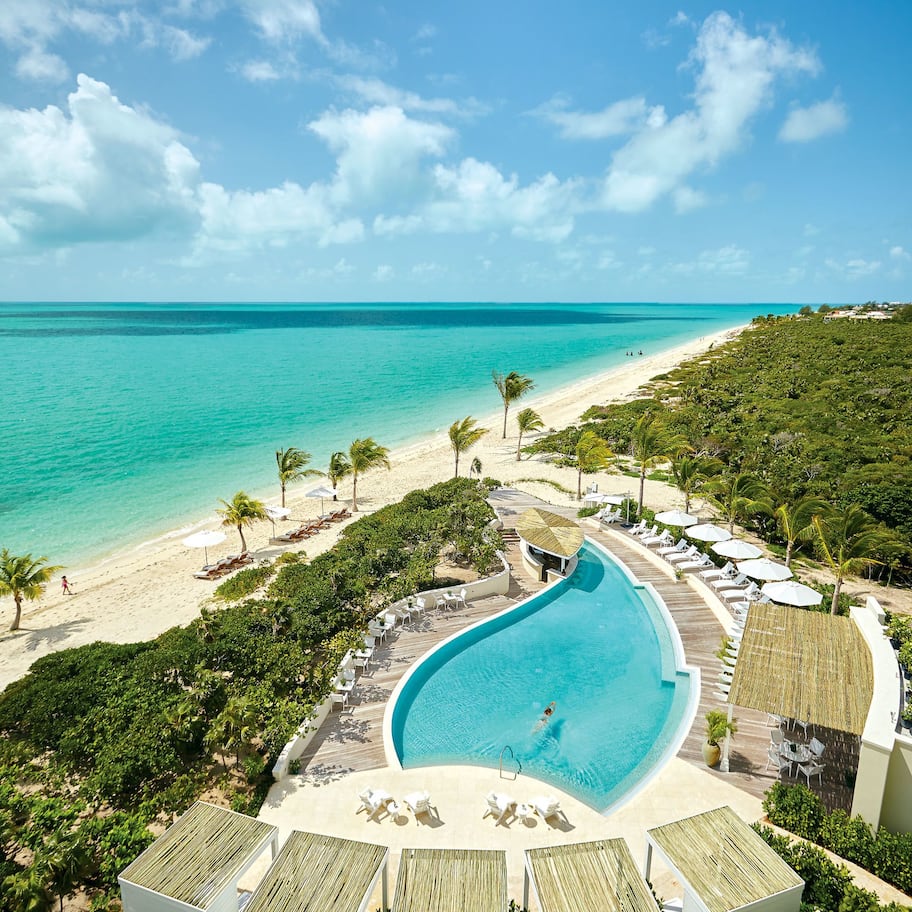 4 outdoor pools, free cabanas, pool umbrellas