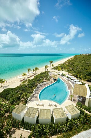 4 piscines extérieures, cabanons gratuits, parasols de plage