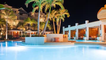 4 piscines extérieures, cabanons gratuits, parasols de plage