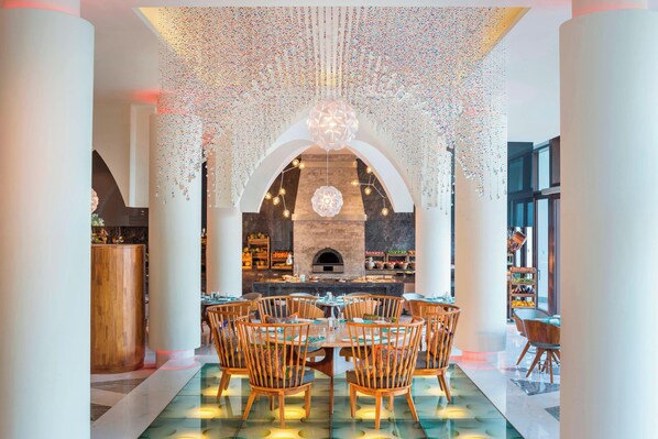 3 restaurants, breakfast, lunch, dinner served; international cuisine